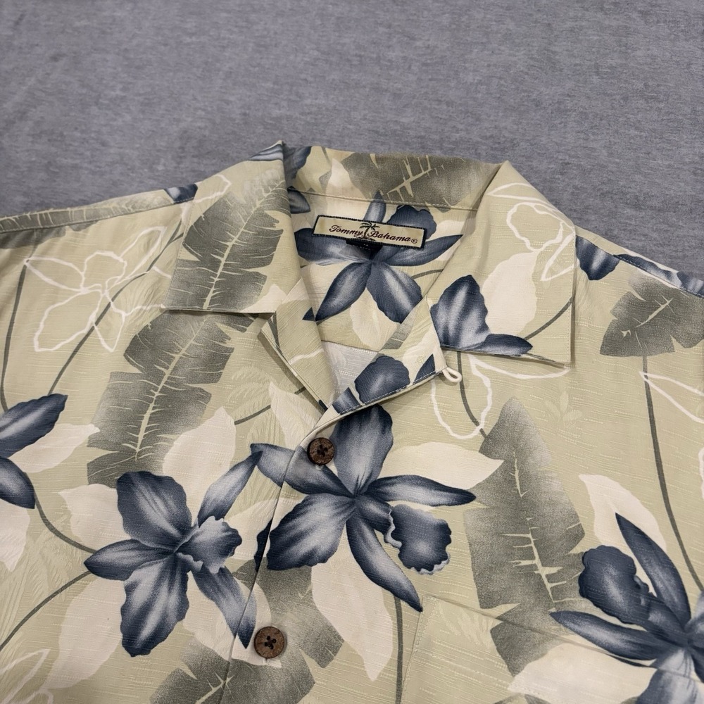 Tommy Bahama 100% Silk Hawaiian Shirt Mens M Tropical Orchid Palm Camp Button Up